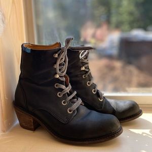 Fluevog “nuni” boots. Size 8.5. Lace up designer